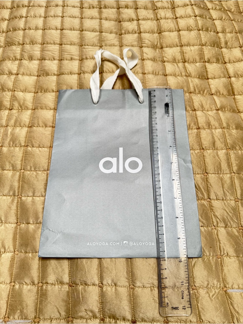 Alo Shopping Bag Gift Bag - Picture 2 of 8